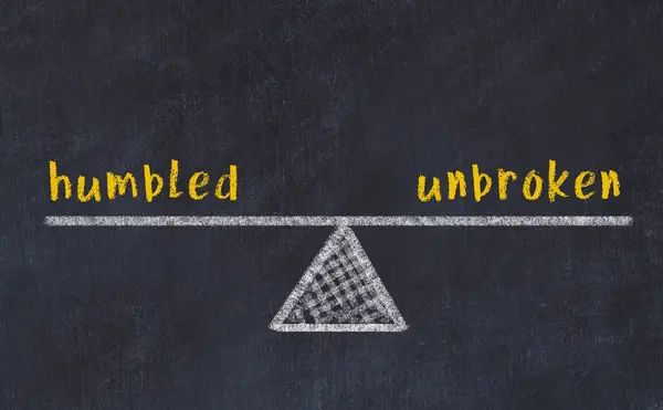 Kara tahtada alçakgönüllü ve kırılmamış kelimelerle tebeşir çizimi. Denge kavramı