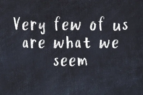 Bilgece motive edici el yazısı tebeşirle yazılmış siyah karatahta