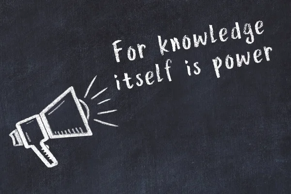 Bir hoparlörün tebeşir çizimi ve siyah karatahtaya el yazısıyla yazılmış alıntılar