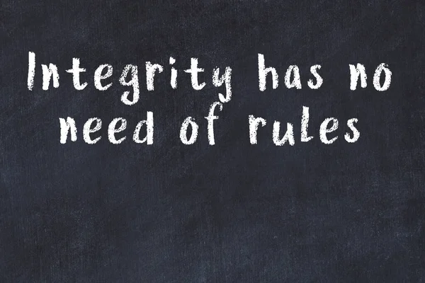 Bilgece motive edici el yazısı tebeşirle yazılmış siyah karatahta