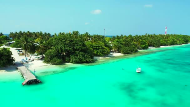 Човни Березі Тропічного Острова Екзотичні Літні Канікули Мальдівах Стоковий Відеоролик