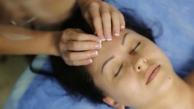 Kaplıca salonundaki kadın.