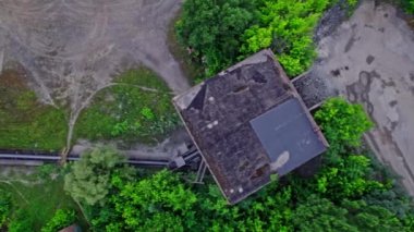 Açık maden ocağının havadan görünüşü
