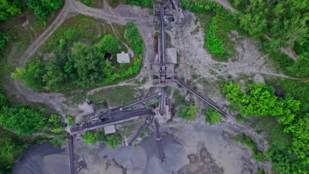 Panorama anténní pohled open-pit důl zobrazující různé vrstvy lomu — Stock video