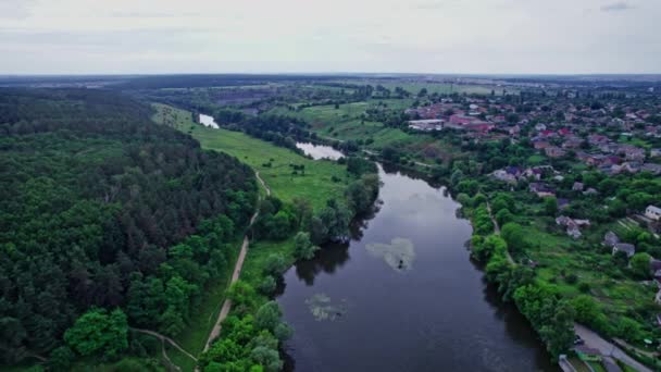 Ein kleines Wasserkraftwerk — Stockvideo