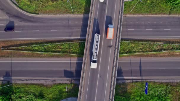 公路大路上桥高峰时间塞车的空中交通景观 — 图库视频影像
