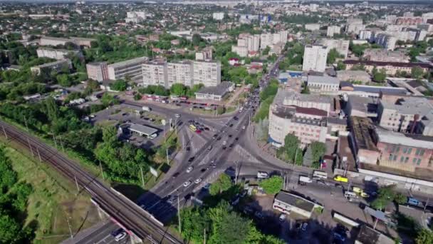 Luftaufnahme Des Verkehrsknotenpunktes Der Stadt — Stockvideo