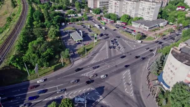 Cámara Observar Encrucijada Muchos Vehículos Que Conducen Carretera — Vídeo de stock