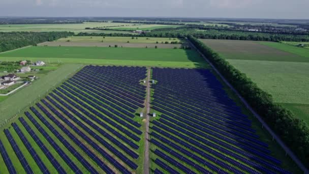 Filas Células Solares Fotovoltaicas Instaladas Para Generar Energía Limpia Barata — Vídeos de Stock