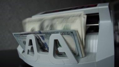 Kağıt para saymak için otomatik ekipman. Para sayma ekipmanlarını kapat