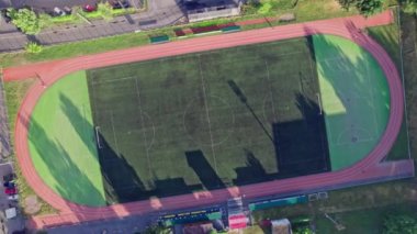 Futbol için şehir stadyumunun havadan çekimi.