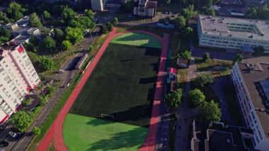 Avrupa 'nın küçük bir kentindeki futbol stadyumunun havadan görünüşü