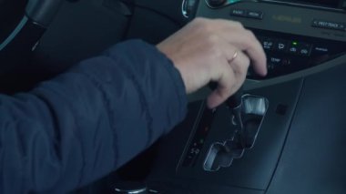 Otomatik vites değiştiriliyor, kapatın.