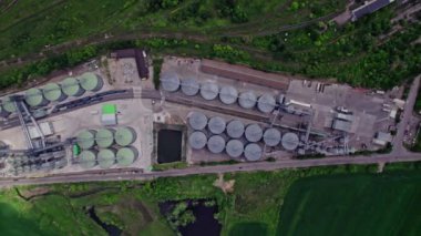 Modern Granary, Tahıl Kurutma Kompleksi, Ticari Tahıl veya Tohum Siloları Güneşli Bahar Bölgesi