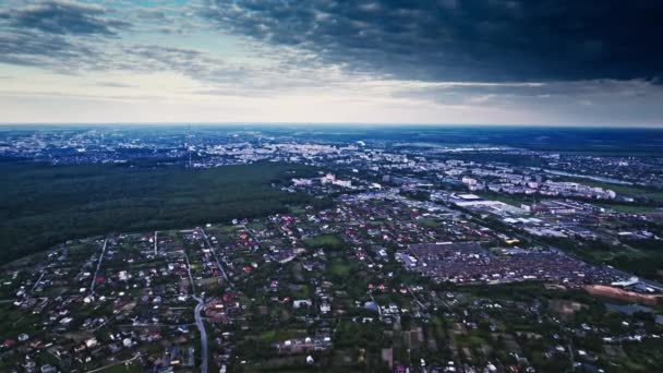 乌克兰一个村庄的农村房屋的空中景观 乌克兰典型的乡村街道 人民的乡村生活 — 图库视频影像