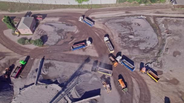 Excavator Loading Crushed Stone Dump Truck Crushed Stone Quarry Aerial — Stockvideo