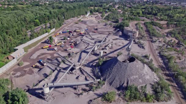 Excavator Loading Crushed Stone Dump Truck Crushed Stone Quarry Aerial — 비디오