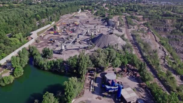 Stone Sorting Conveyor Belt Large Quarry Top Aerial View — 图库视频影像