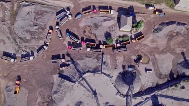 Excavator Loading Crushed Stone Dump Truck Crushed Stone Quarry Aerial — 图库视频影像