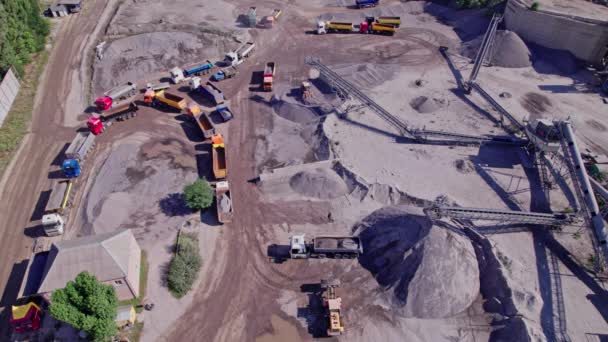 Stone Sorting Conveyor Belt Large Quarry Top Aerial View — Vídeo de stock