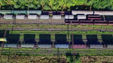Tren istasyonunda sanayi manzarası
