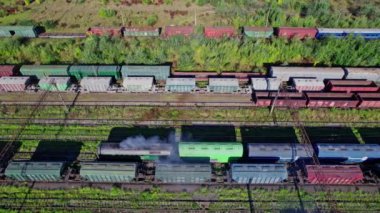 Konteyner yük treni istasyonu, kargo demiryolu ulaşım sanayi