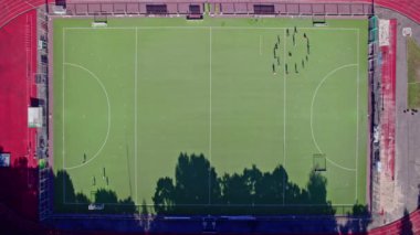 Futbol için şehir stadyumunun havadan çekimi.