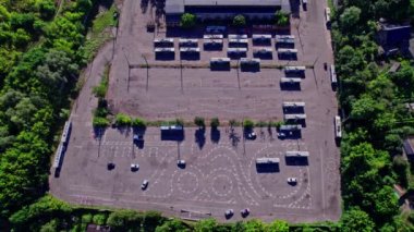 Sürüş dersleri için profesyonel zemin üzerinde uçmak