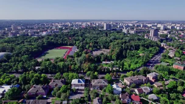 Letecký Pohled Město Malým Fotbalovým Stadionem Vpředu — Stock video