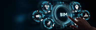 İş, teknoloji, internet ve şebeke kavramı. Geleceğin sanal ekranı üzerinde çalışan genç bir girişimci yazıyı görür: BIM