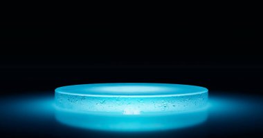 3 boyutlu görüntüleme. Bir podyum ya da duruş katı bir buz parçasından yapılmış mavi bir şekil ve neon ışıkta koyu bir zemin. Stüdyo için arka plan.
