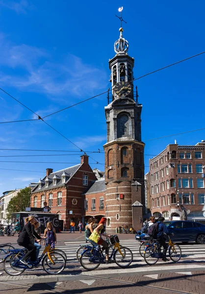 Amsterdam Nederland Augustus 2022 Amsterdammers Fietsen Het Historische Deel Van — Stockfoto