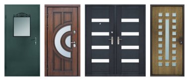 Beyaz arka planda izole edilmiş metal kapı modelleri.