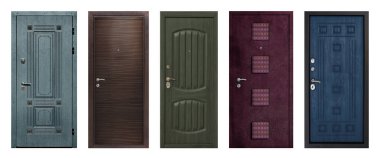 Beyaz arka planda izole edilmiş metal kapı modelleri.