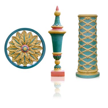 Beyaz arka planda izole edilmiş çiçek desenli sözde Çin porseleni tarzında dekoratif elementler.