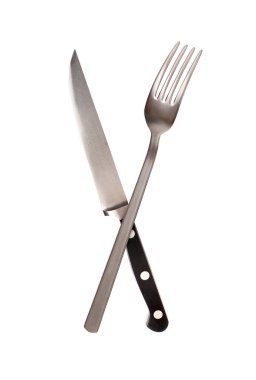 Metal çatal ve bıçak beyaz arka planda izole edilmiş.