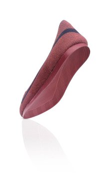 Beyaz arka planda izole edilmiş güzel, alçak topuklu tekstil ayakkabılar.