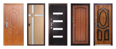 Beyaz arka planda izole edilmiş metal kapı modelleri.