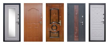 Beyaz arka planda izole edilmiş metal kapı modelleri.