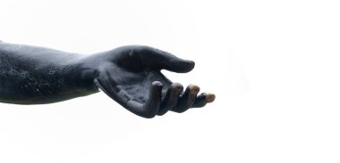 Beyaz arka planda izole edilmiş bronz el antika heykeli.