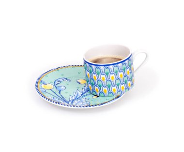 Beyaz arka planda izole edilmiş Akdeniz süsü olan kahve fincanı. Kırpma yolu ile tasarım ögesi