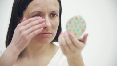 4K, derisi kuru bir kadının videosunu kapat..