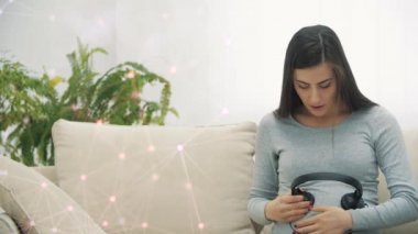 Mühendis elinin bir inşaat projesini çizerken 4k yavaş çekim videosu.