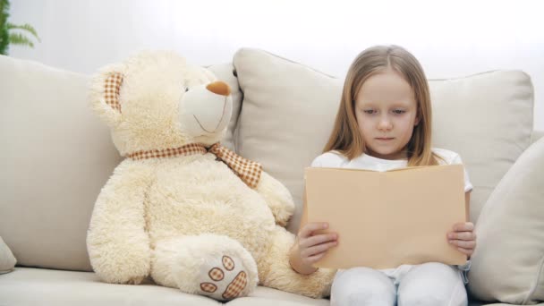 Video Small Girl Sitting Teddy Bear Holding Book Concept Reading — Vídeo de Stock
