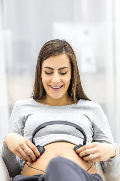 Foto Einer Schwangeren Frau Mit Kopfhörern Konzept Der Schwangeren — Stockfoto