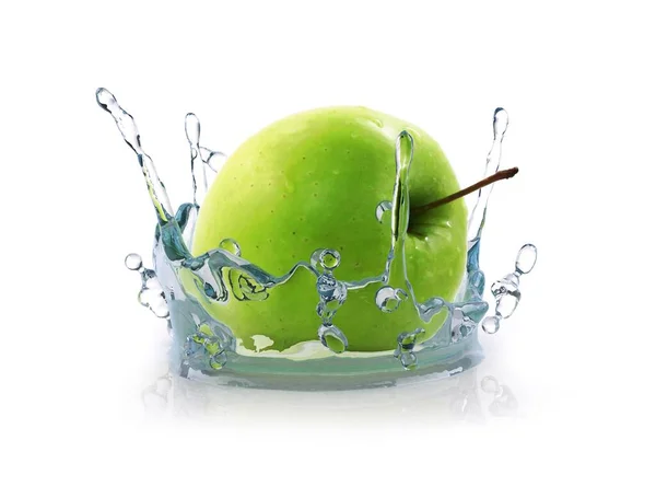 Green apple falling into water, isolated on white background, 3d rendering — Stock Photo, Image