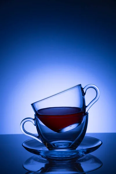 Две Чашки Чая Цветном Фоне — стоковое фото