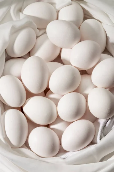 白母鸡蛋背景 食物模式 — 图库照片