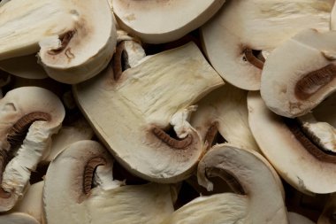 Çiğ taze şampiyon mantarları. Gıda arka planı, organik gıda 