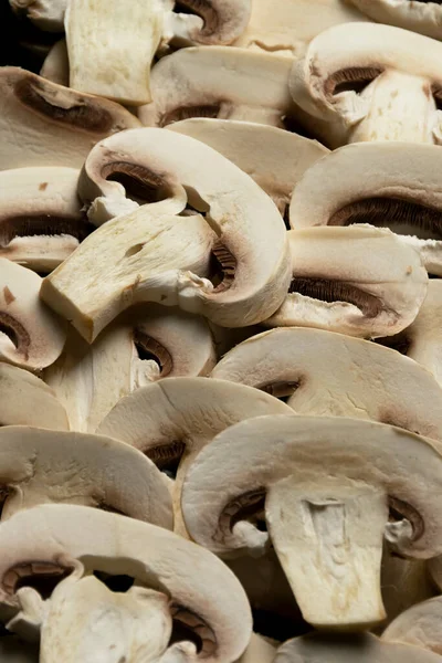 Çiğ taze şampiyon mantarları. Gıda arka planı, organik gıda 
